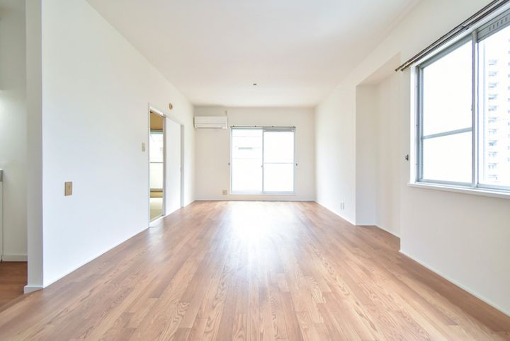 長門石ビレッジ207号の居間