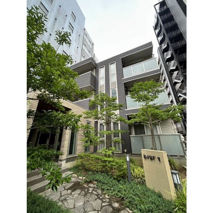 イーストナインの外観