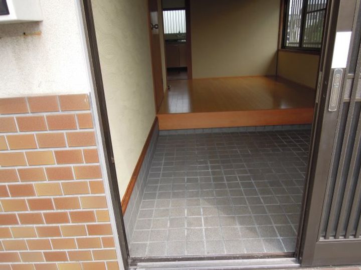 岡山県浅口郡里庄町大字里見(一戸建)の賃貸物件の玄関