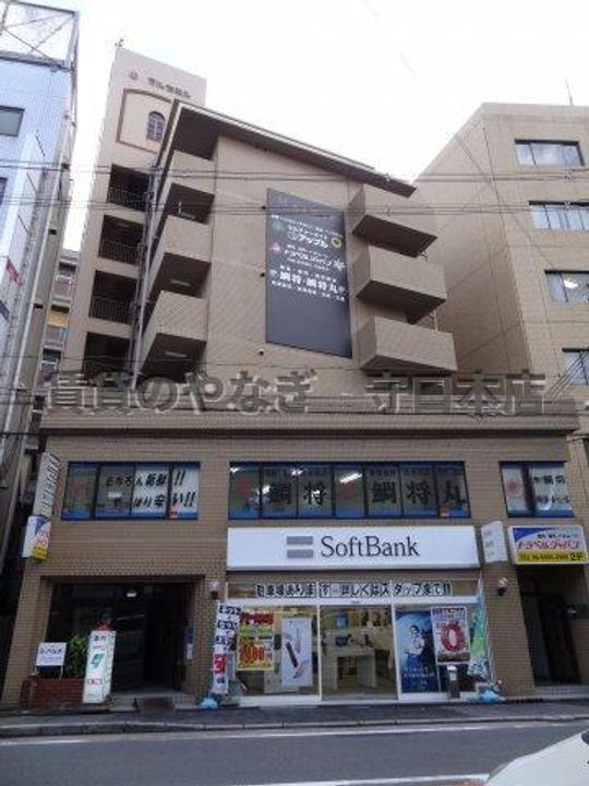 マルセビル406の外観