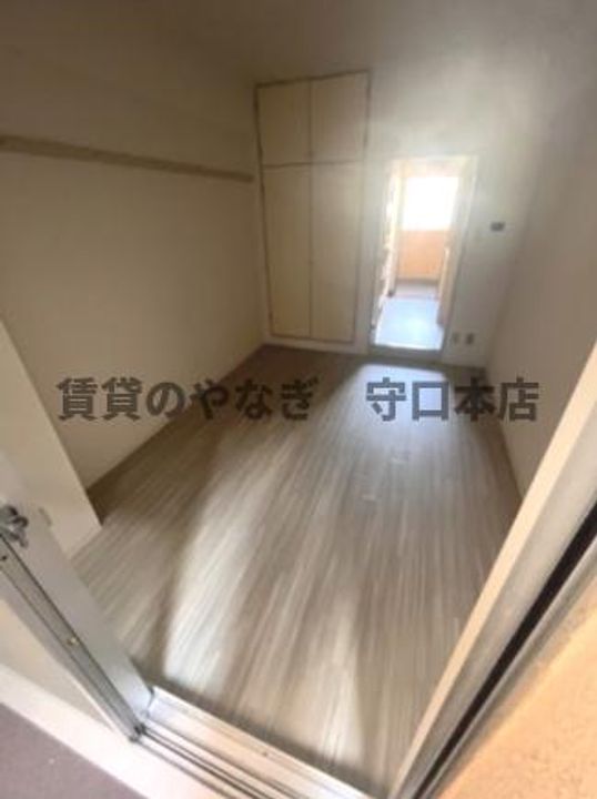 マルセビル406の居間