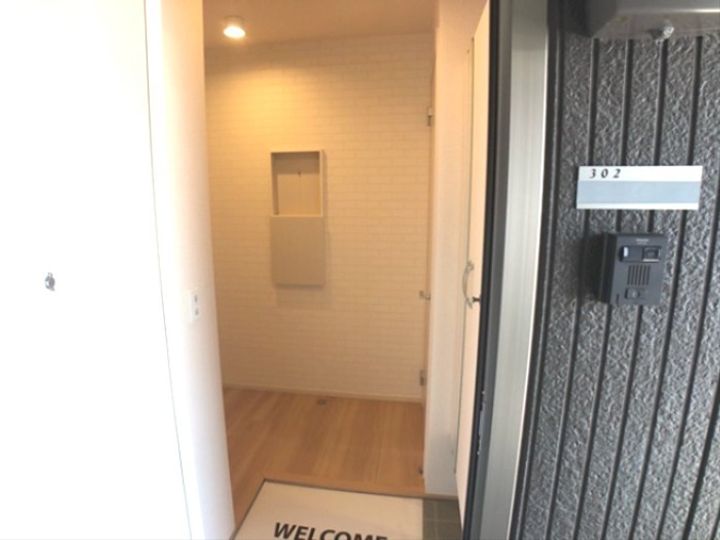 コンフォール西田の玄関