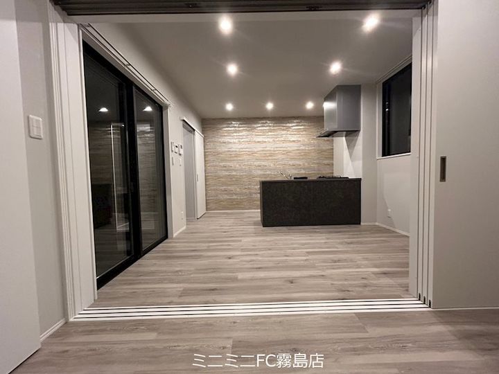 YOUNEXT GARAGEの居間