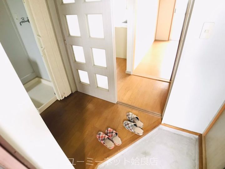 コーポ龍門2号棟203の玄関