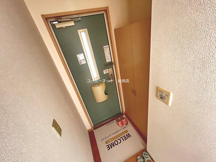 メディオ・ルーチェCの玄関