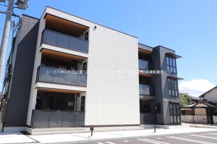 ラルゴ白山通りの外観