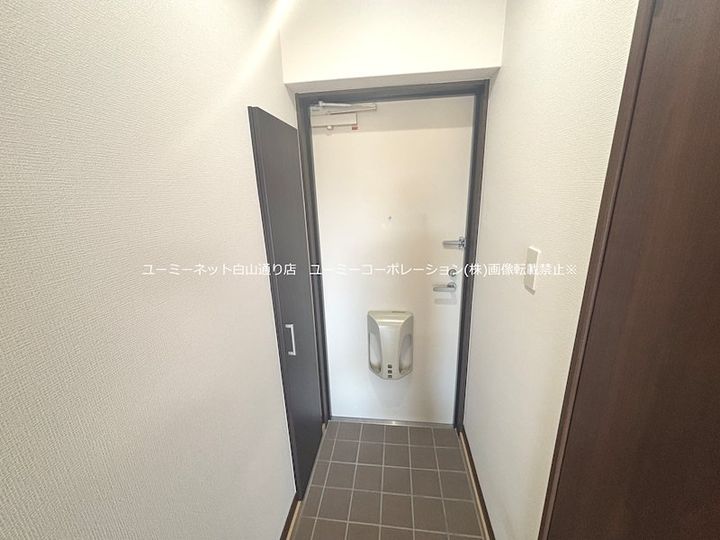 熊本県熊本市東区新外2丁目の賃貸マンションの玄関