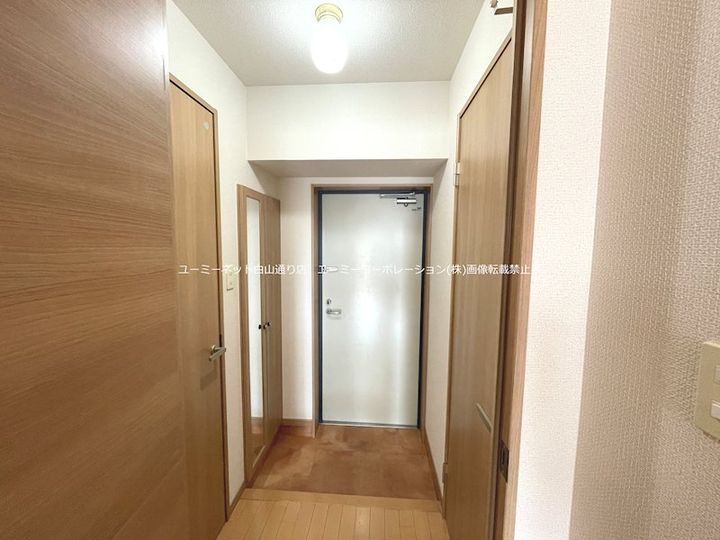 フルール南熊本302の玄関