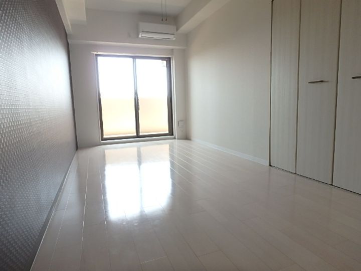 Luxe新大阪EASTⅡの居間