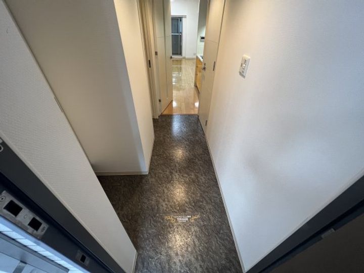 グランルクレ新大阪の玄関