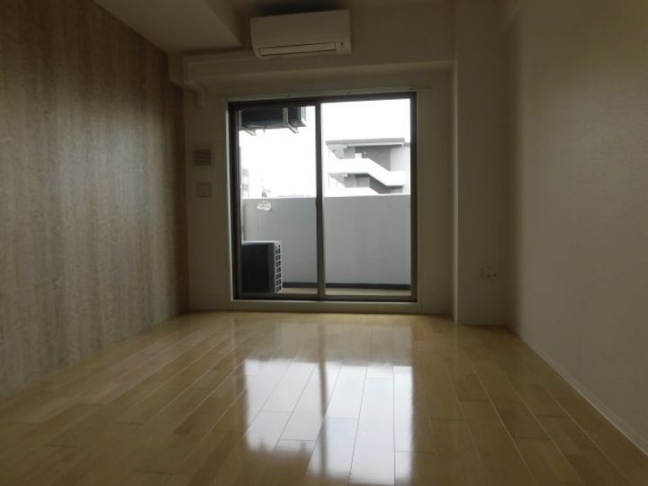 セレニテ新大阪カルムの居間