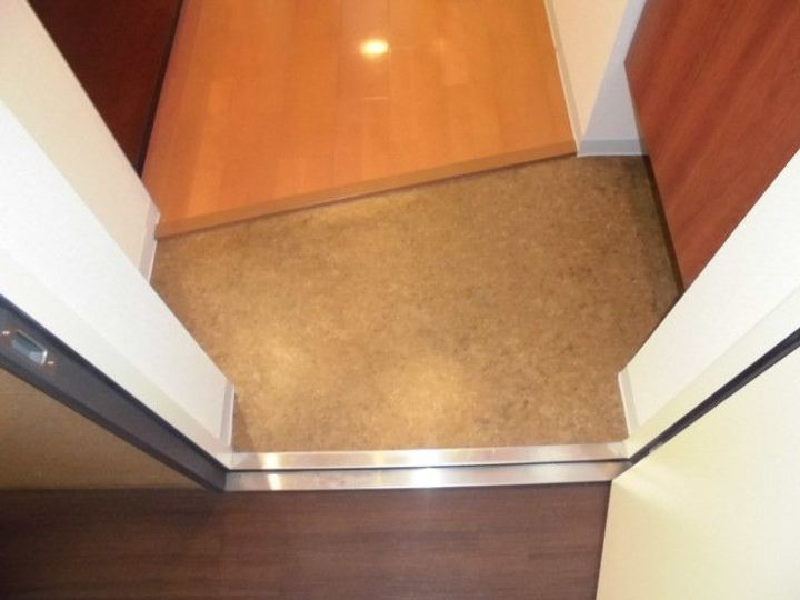 セレニテ新大阪弐番館の玄関