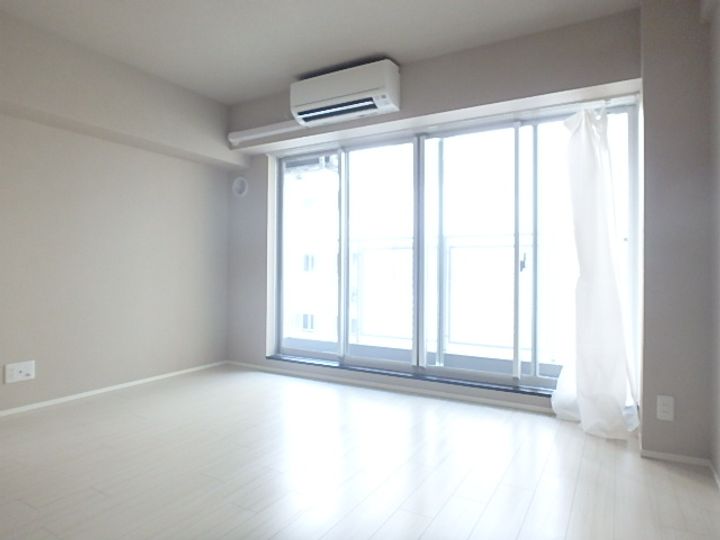 プレリエ江坂の居間