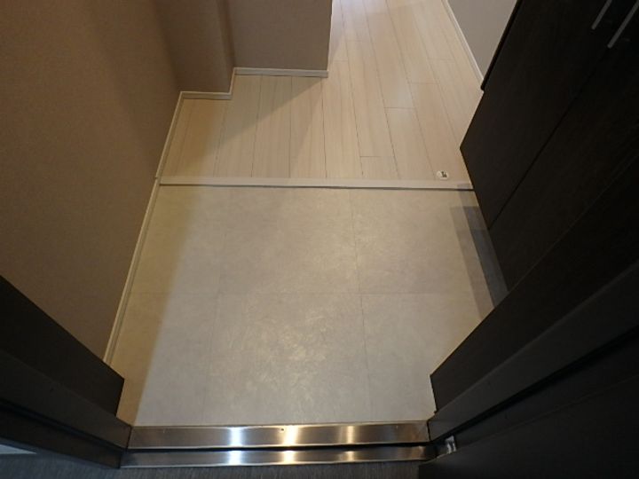 プレリエ江坂の玄関