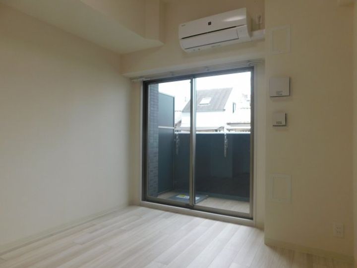 プレサンスブルーム東三国の居間