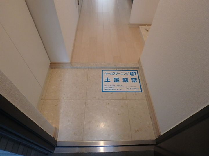 アクアスイート新大阪の玄関
