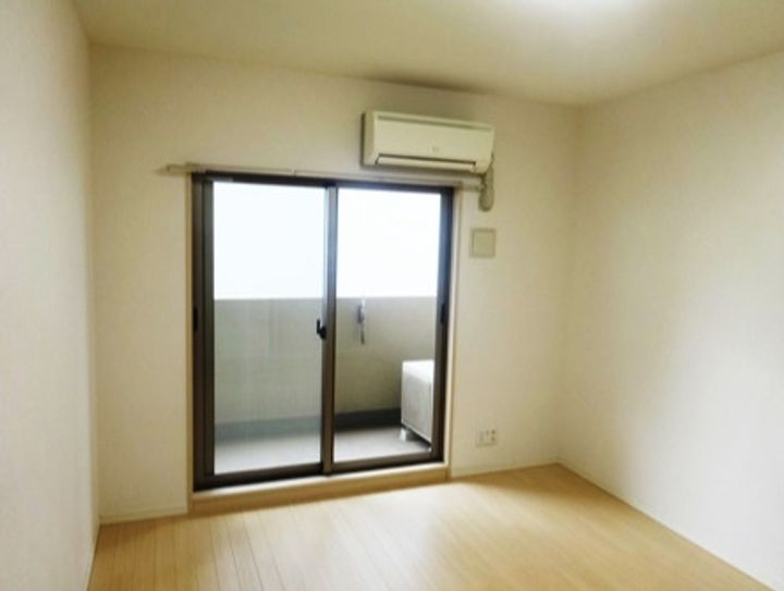 LUMINOUS新大阪の居間