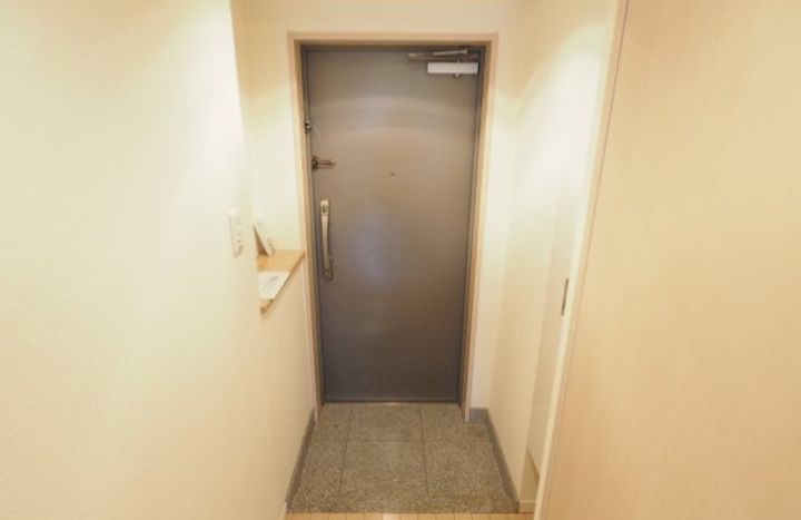 LUMINOUS新大阪の玄関