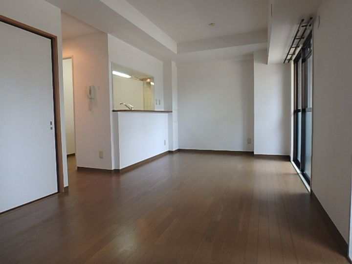 インプルーブ緑地公園の居間