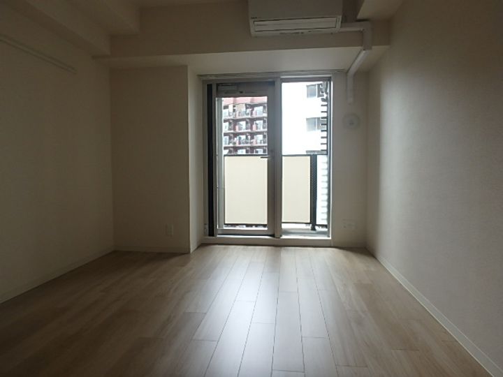 プレサンス新大阪ザ・デイズ1204の居間