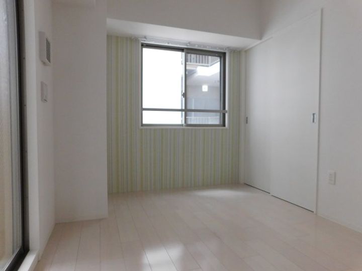 セレニテ新大阪カルムの居間