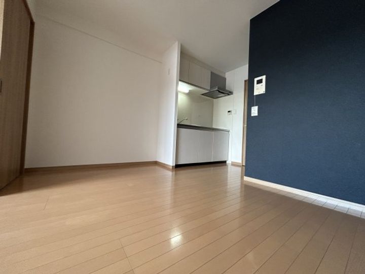 プロスパー緑地公園204の居間