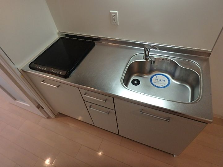 SERENiTE江坂四番館のキッチン