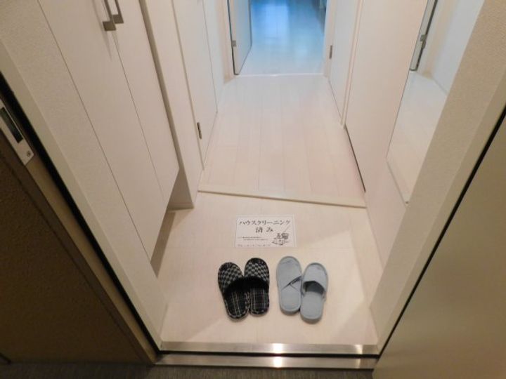セレニテ新大阪カルムの玄関
