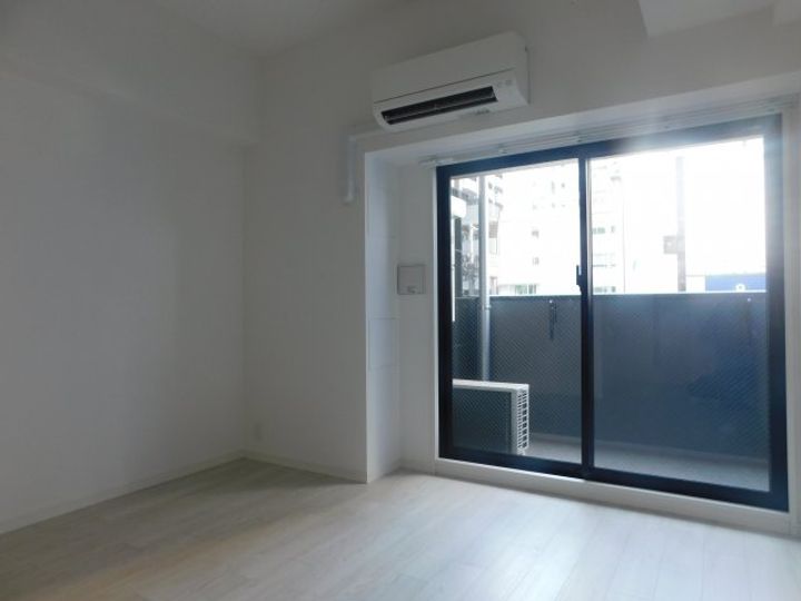 コンフォリア・リヴ新大阪WESTの居間