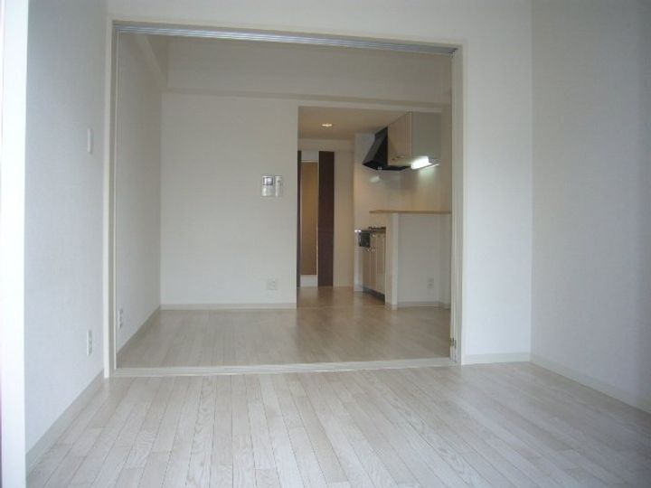 ルクレ新大阪レジデンスの居間