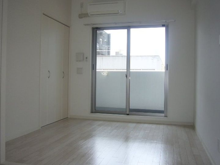 ルクレ新大阪レジデンスの寝室