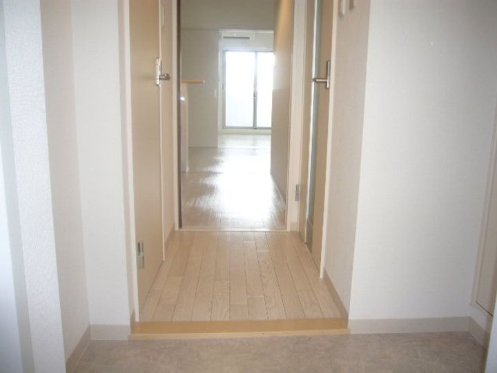 ルクレ新大阪レジデンスの玄関