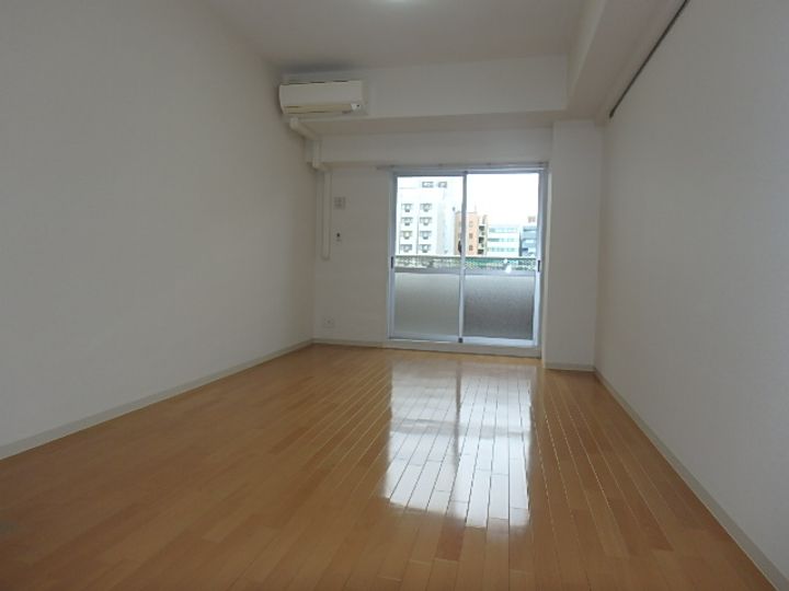 ルーエ江坂の寝室