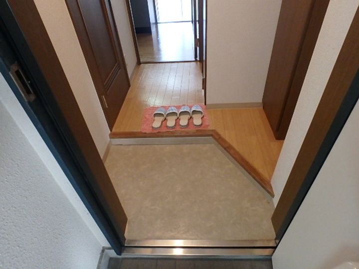 ウェストコート垂水町の玄関