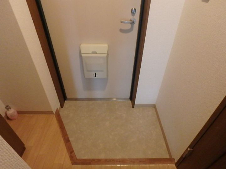 ウェストコート垂水町の玄関