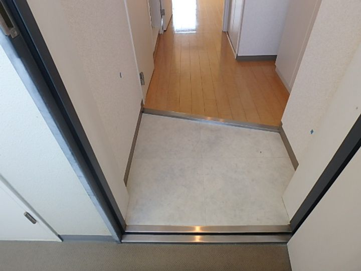 ビスタ江坂南の玄関