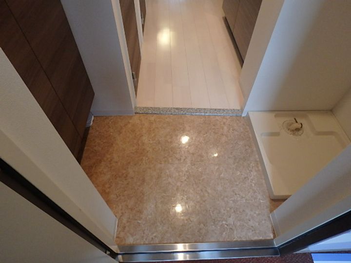 Luxe新大阪SOUTHの玄関