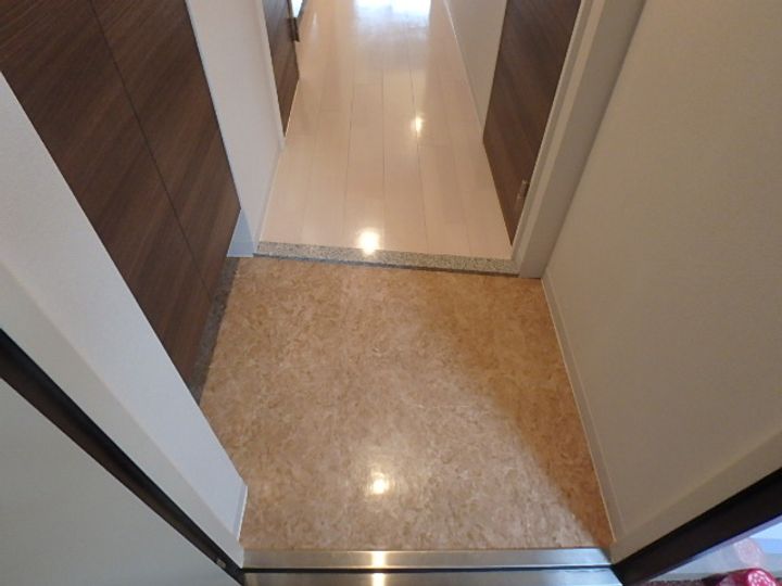 Luxe新大阪SOUTHの玄関