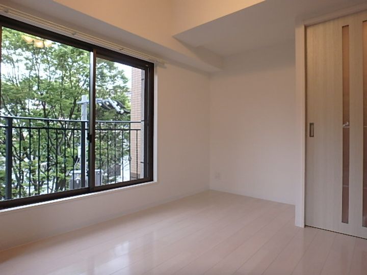 Luxe新大阪SOUTHの居間