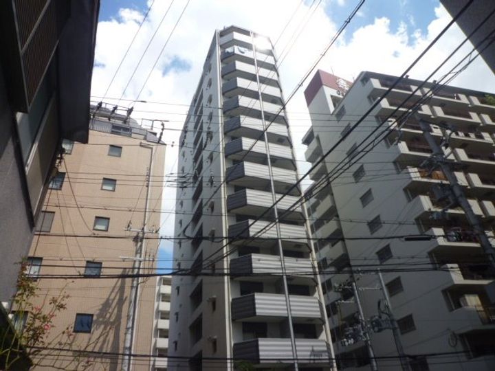 クリスタルグランツ新大阪の外観