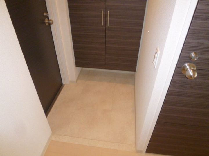 クリスタルグランツ新大阪の玄関