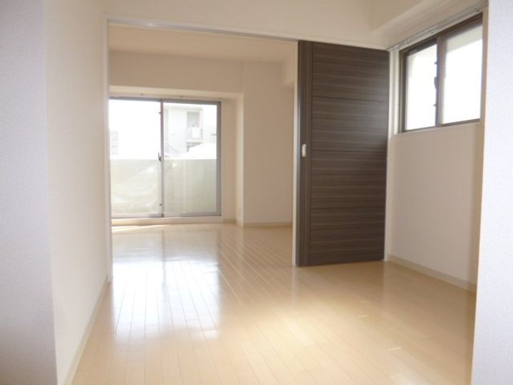 クリスタルグランツ新大阪の居間