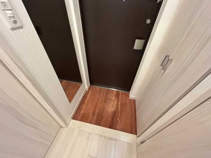 プレジオ江坂ROUGEの玄関