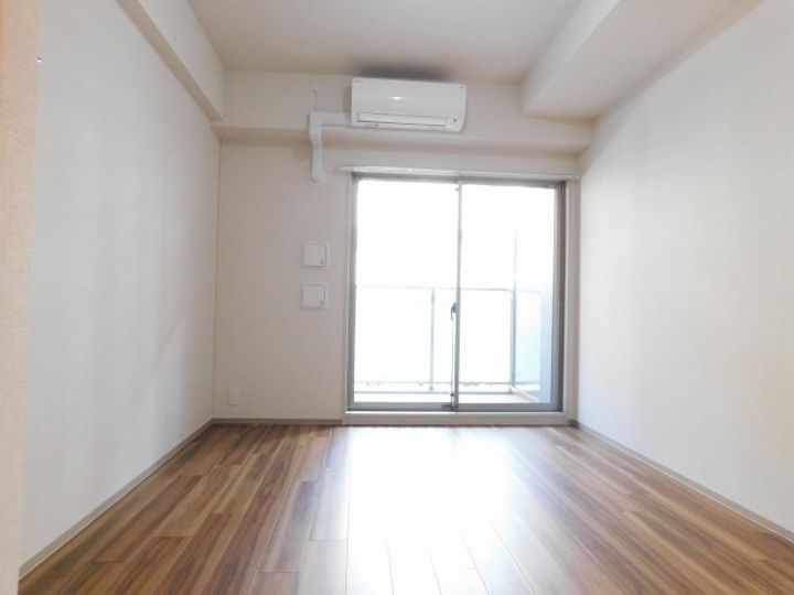 コンフォリア・リヴ新大阪Qの居間