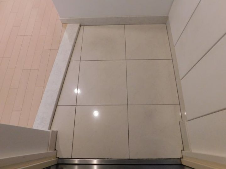 アパートメンツ江坂の玄関