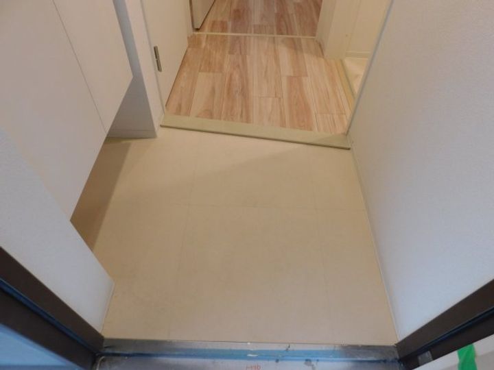 セレニテ江坂アリアの玄関