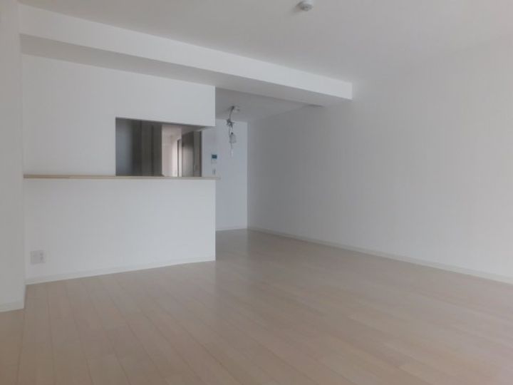 アルバトルナーレ江坂の居間