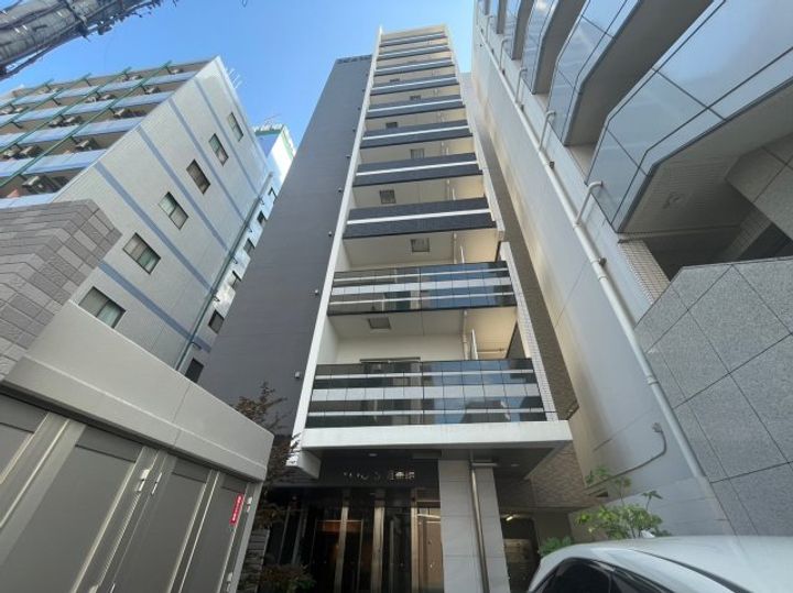 YOU'S八番館の外観