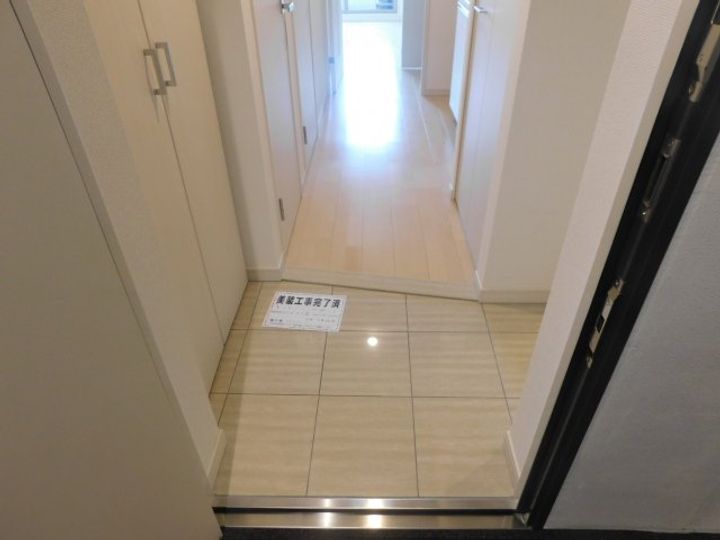 アドバンス新大阪ウエストゲートⅡの玄関