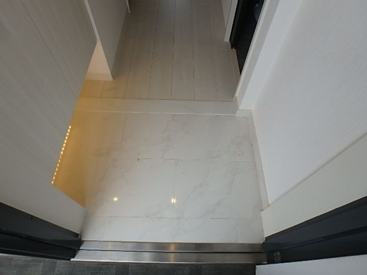 ファーストステージ江坂広芝町の玄関